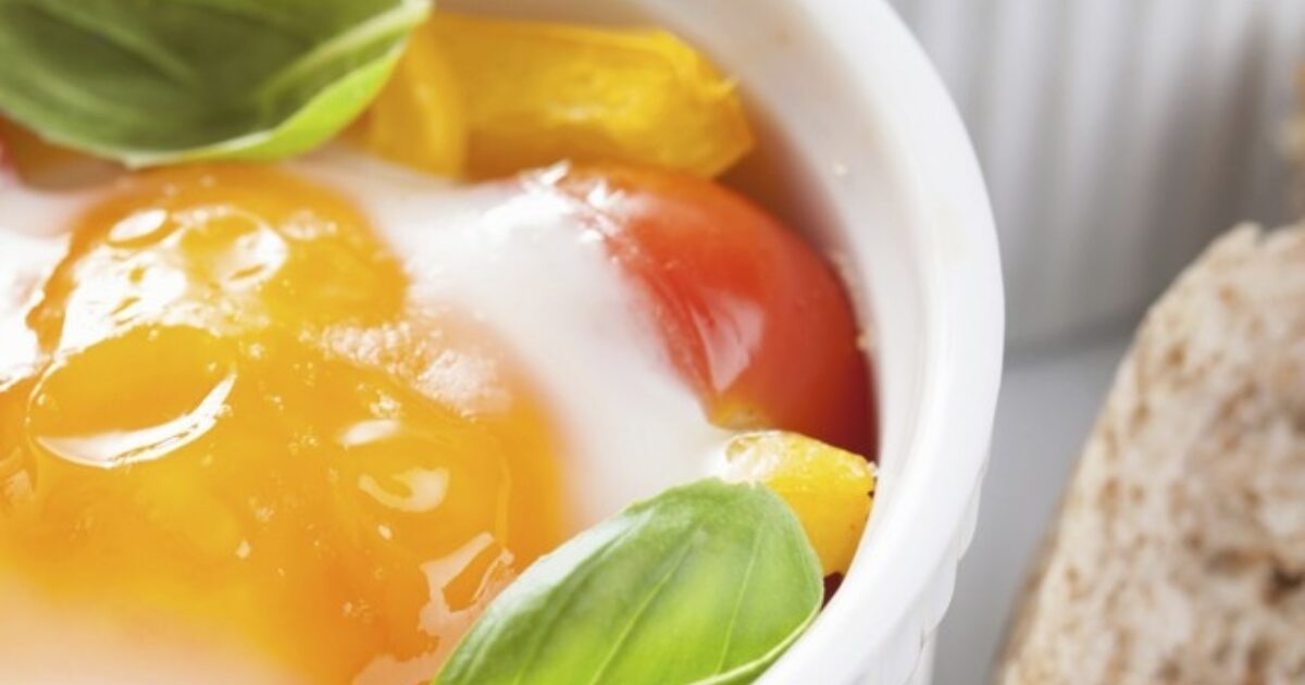 Baked Eggs with Tomatoes and Peppers Recipe | Eggland's Best
