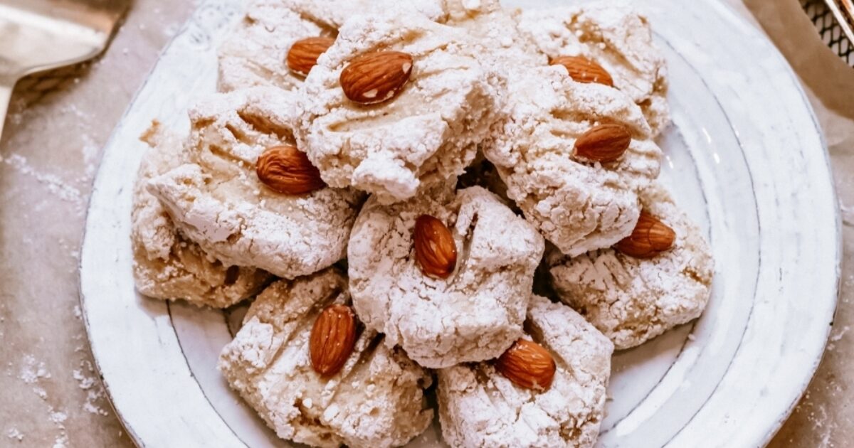 Amaretto White Cookies Recipe | Eggland's Best