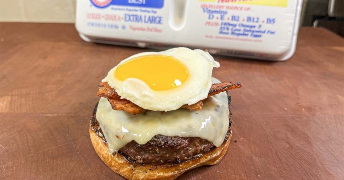 Bacon Egg & Cheeseburger Recipe | Eggland's Best