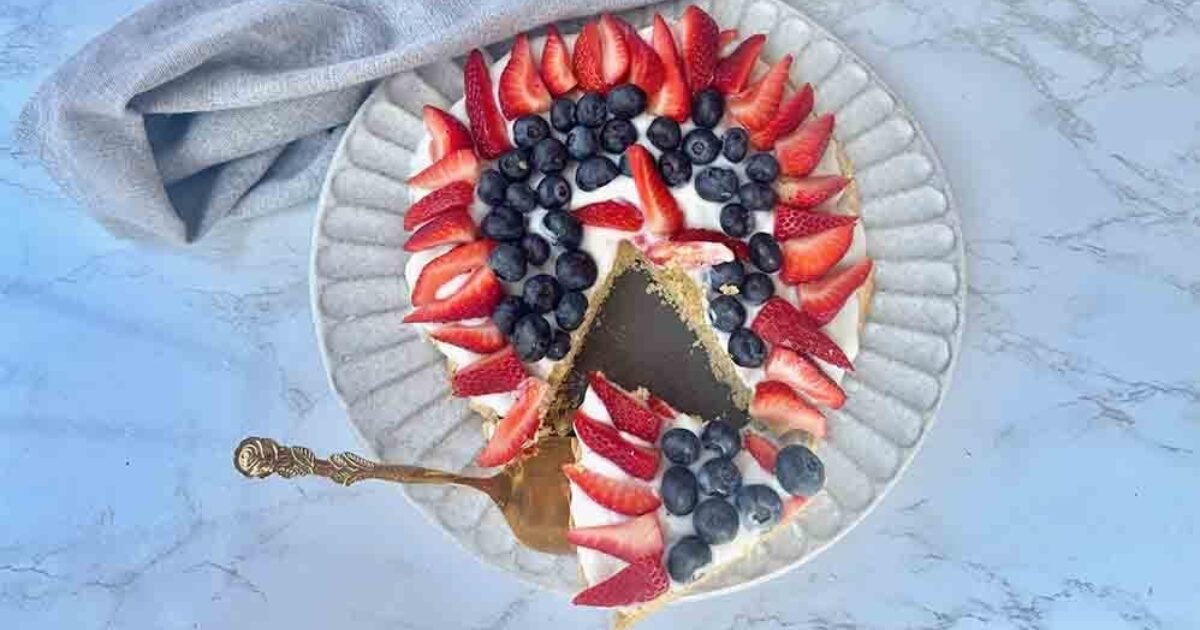 4th of July Dessert Pizza Recipe | Eggland's Best