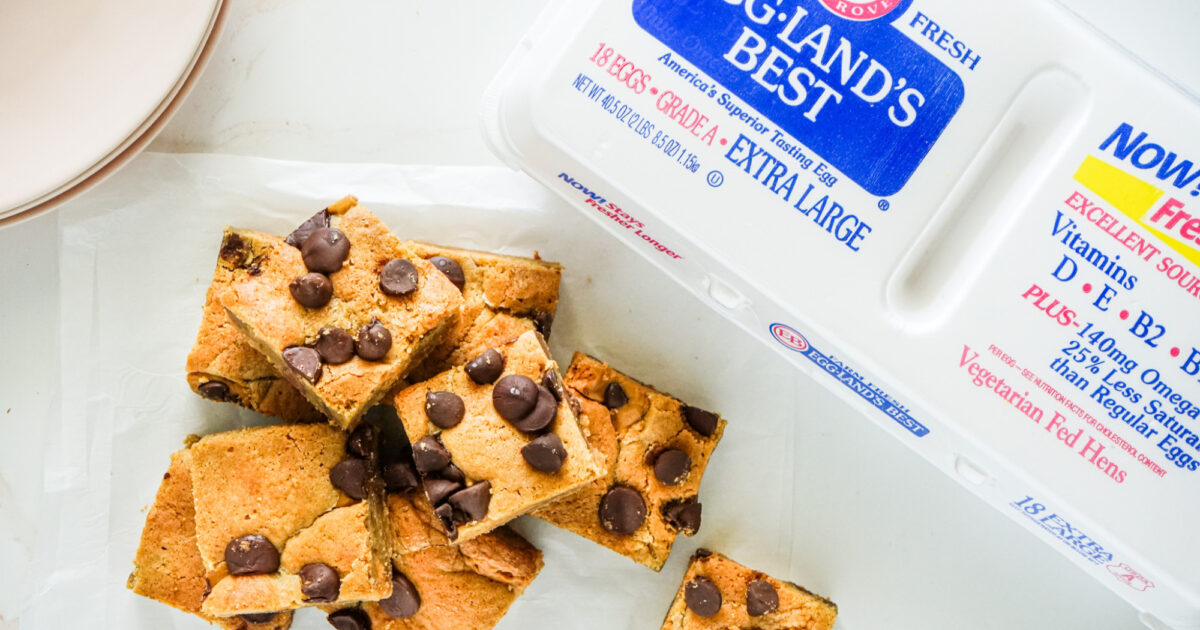 Peanut Butter Chocolate Chip Bars Recipe | Eggland's Best