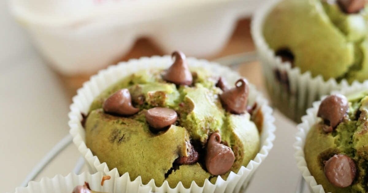 Spinach Muffins With Chocolate Chips Recipe | Eggland's Best