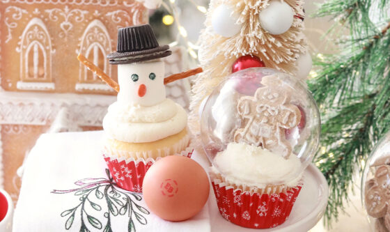 Festive Vanilla Holiday Cupcakes